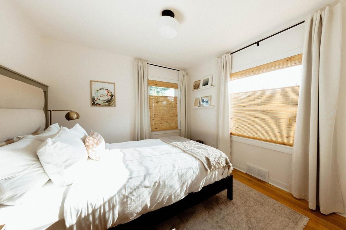Holiday home Renovated 3-br Retreat With Ac, 10 Mins To Downtown